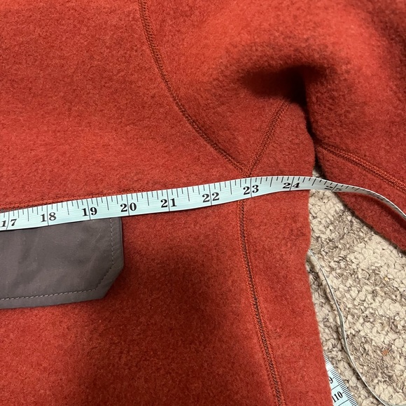 AND WANDER unisex Calamai Fleece & wool tech pullover Sweater in Rust - Picture 8 of 10